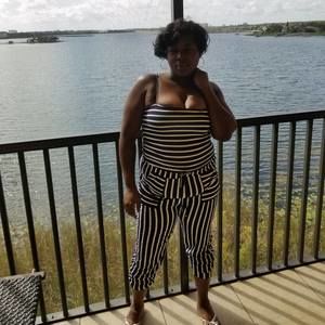 Meet your Posher, Delina